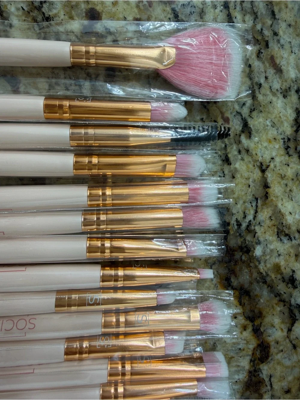 Pink and Rose Gold 20-Piece Women Makeup Brush Set